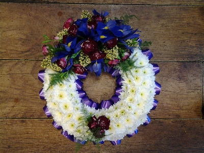 Traditional wreath in blue and white