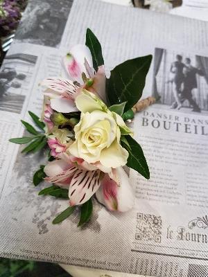 Dainty Ladies Corsage