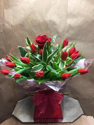 .Valentine's Tulip & Single Rose Hand Tie