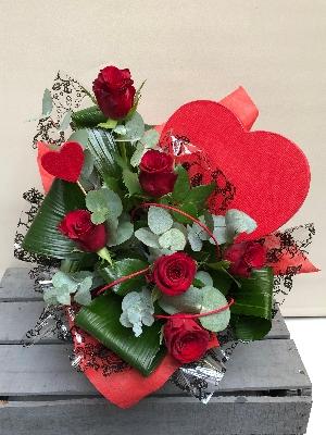 6 Rose Heart Shaped Hat Box