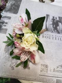 Dainty Ladies Corsage